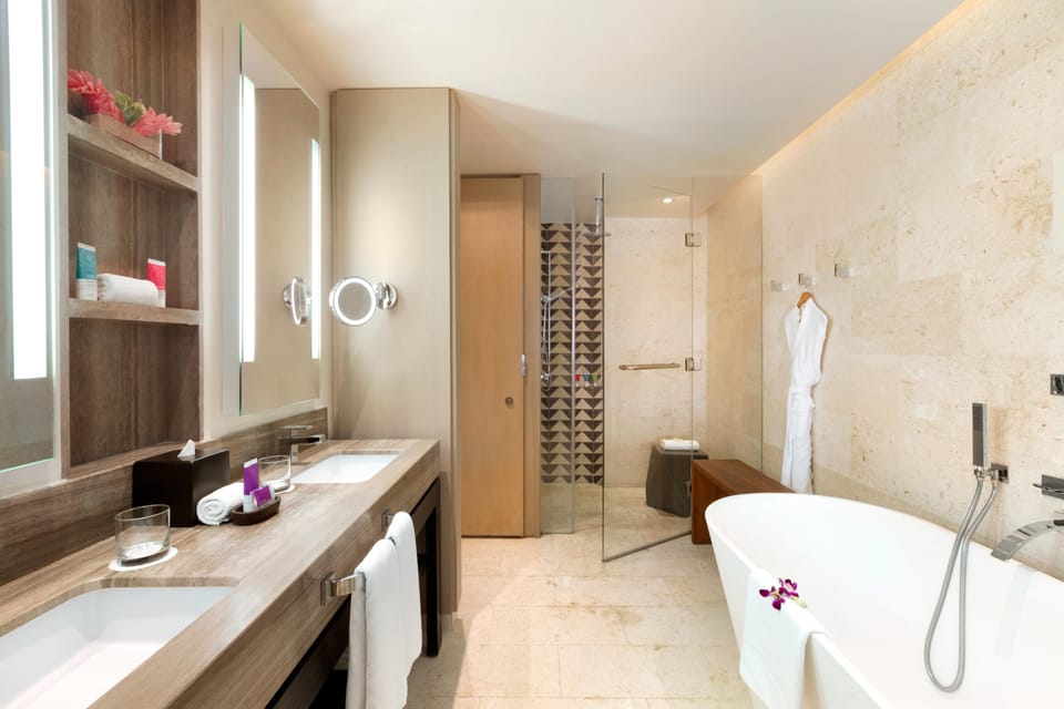 Separate tub and shower, jetted tub, hydromassage showerhead