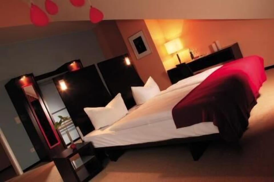 Double Room | Individually furnished, desk, cribs/infant beds, rollaway beds