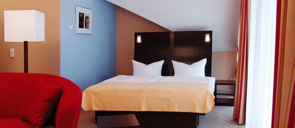 Double Room Single Use | Individually furnished, desk, cribs/infant beds, rollaway beds