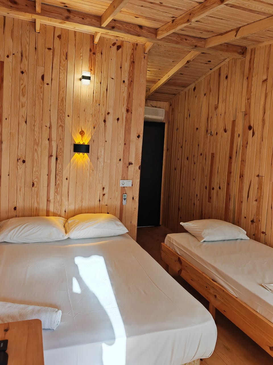 Premium bedding, desk