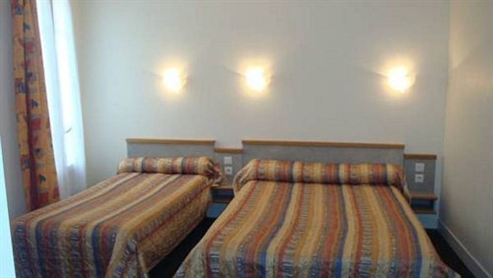 Triple Room | Individually furnished, free WiFi, bed sheets