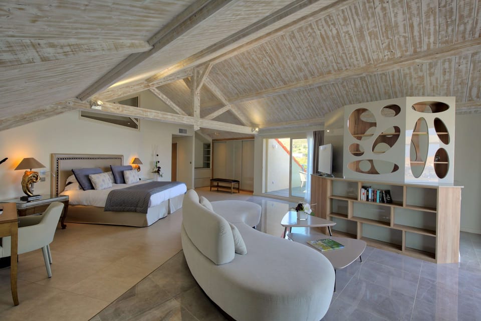 Exclusive Room, 1 King Bed, Smoking, Terrace (Larger Room) | Premium bedding, minibar, in-room safe, desk