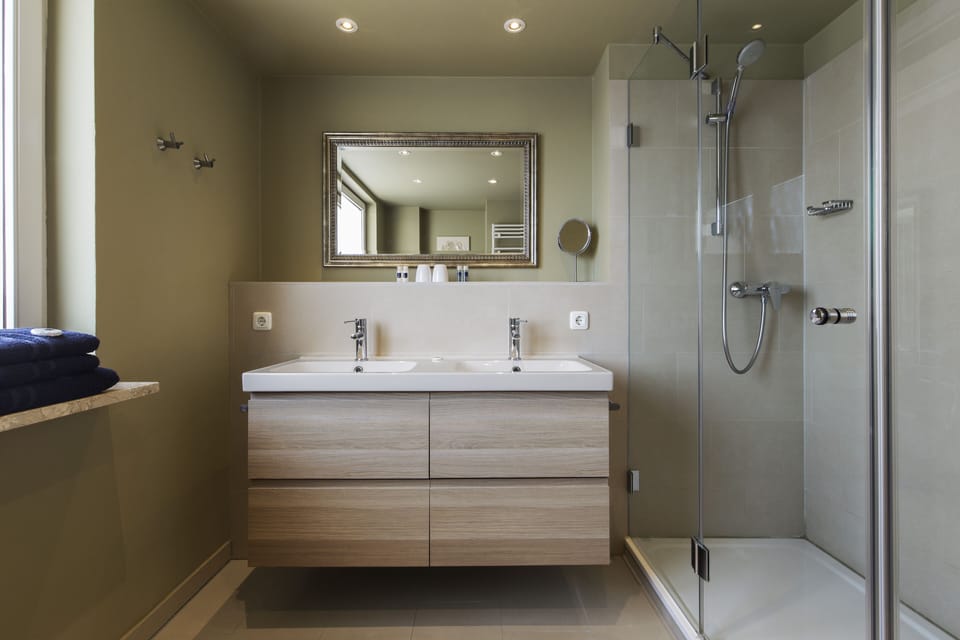 Family room, country view | Bathroom | Shower, towels