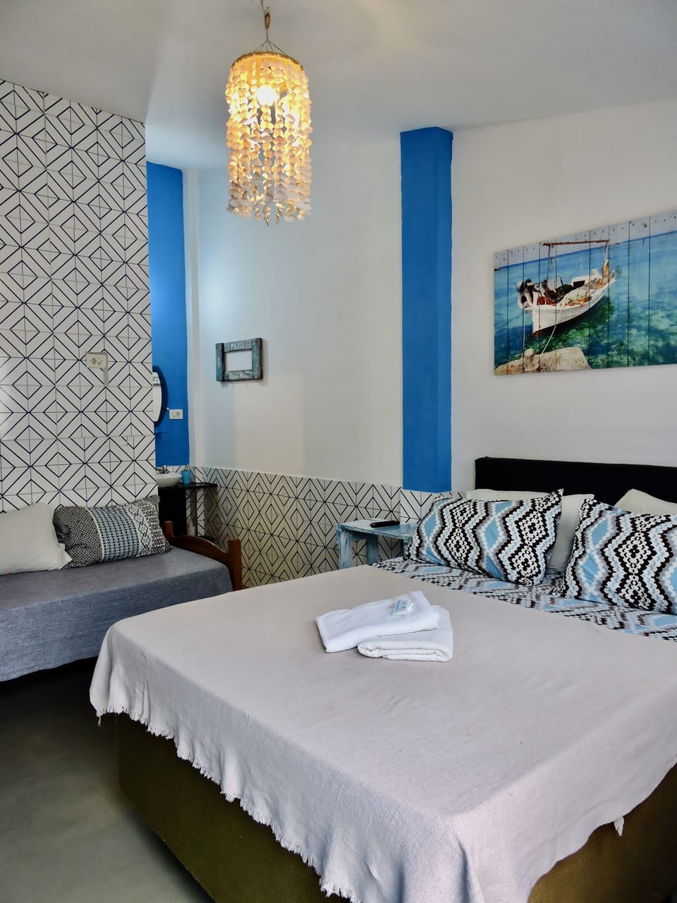Iron/ironing board, free WiFi, bed sheets