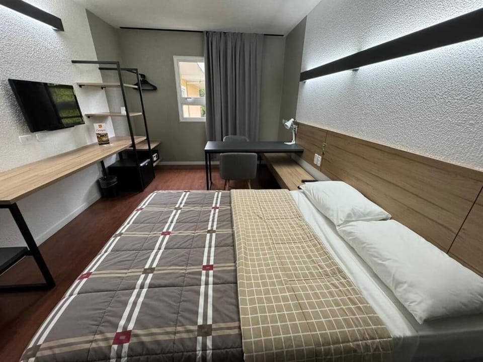 Standard Room, 1 Double Bed | Minibar, in-room safe, desk, soundproofing