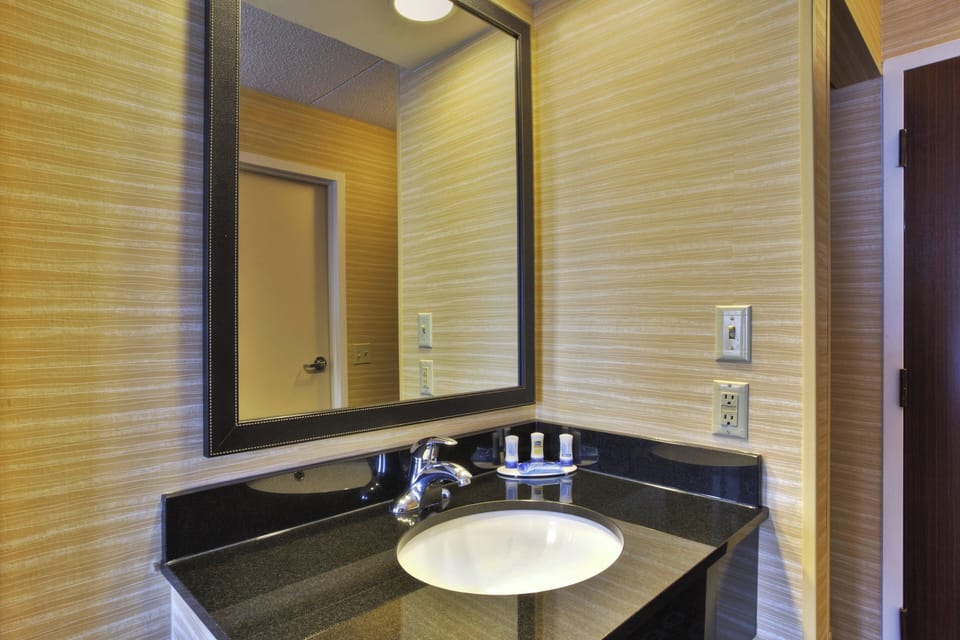 Desk, blackout drapes, iron/ironing board, free WiFi