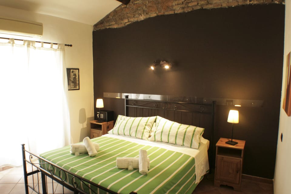 Comfort Double Room | In-room safe, desk, WiFi (free), bed sheets