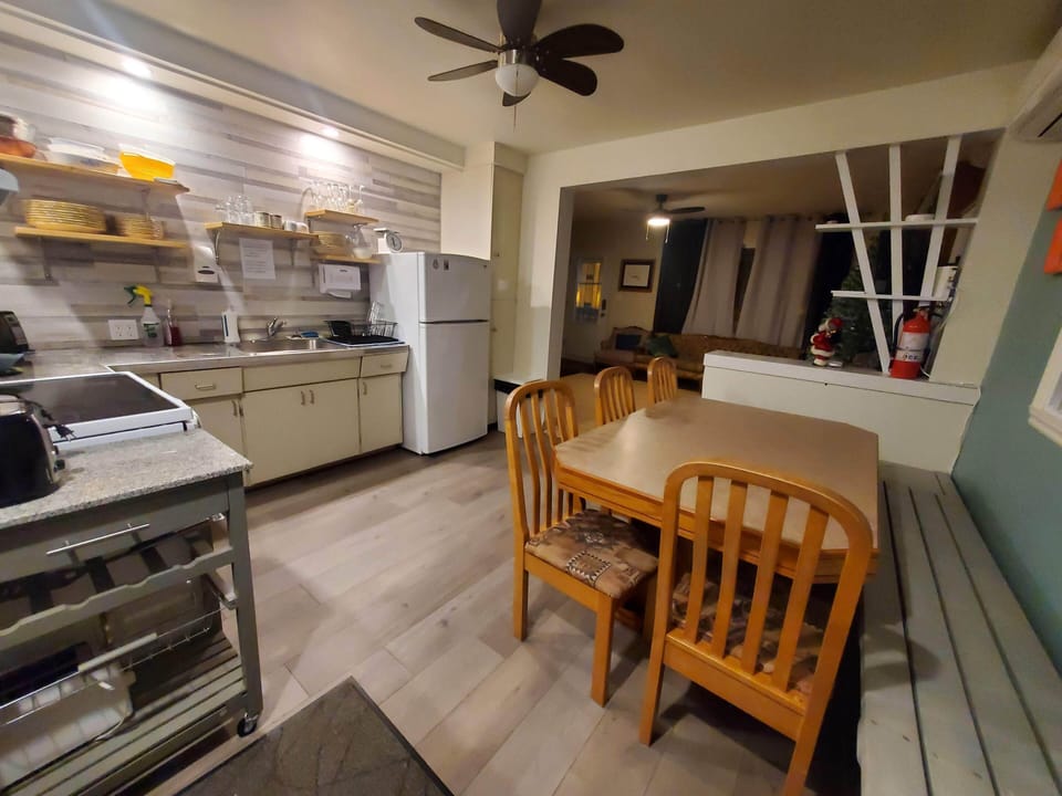 Classic Bungalow, 3 Bedrooms, Non Smoking, Kitchen | Shared kitchen facilities | Fridge, microwave, stovetop, cookware/dishes/utensils