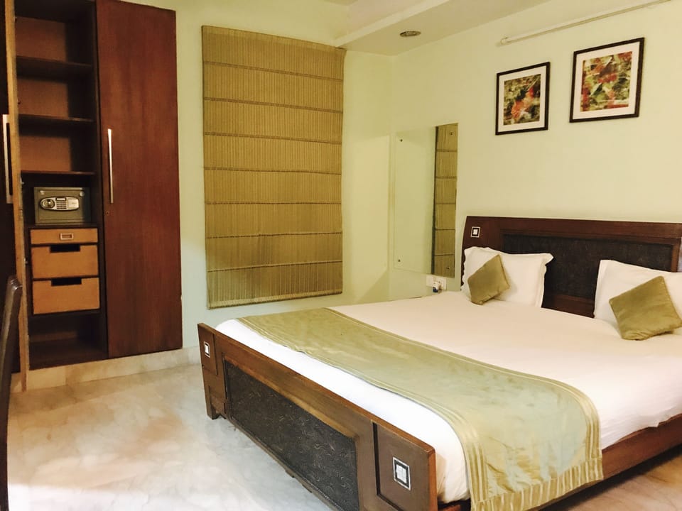 Deluxe Room | Safe
