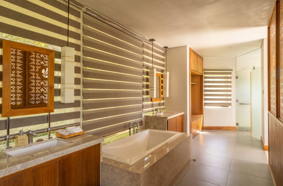 Separate tub and shower, rainfall showerhead, free toiletries