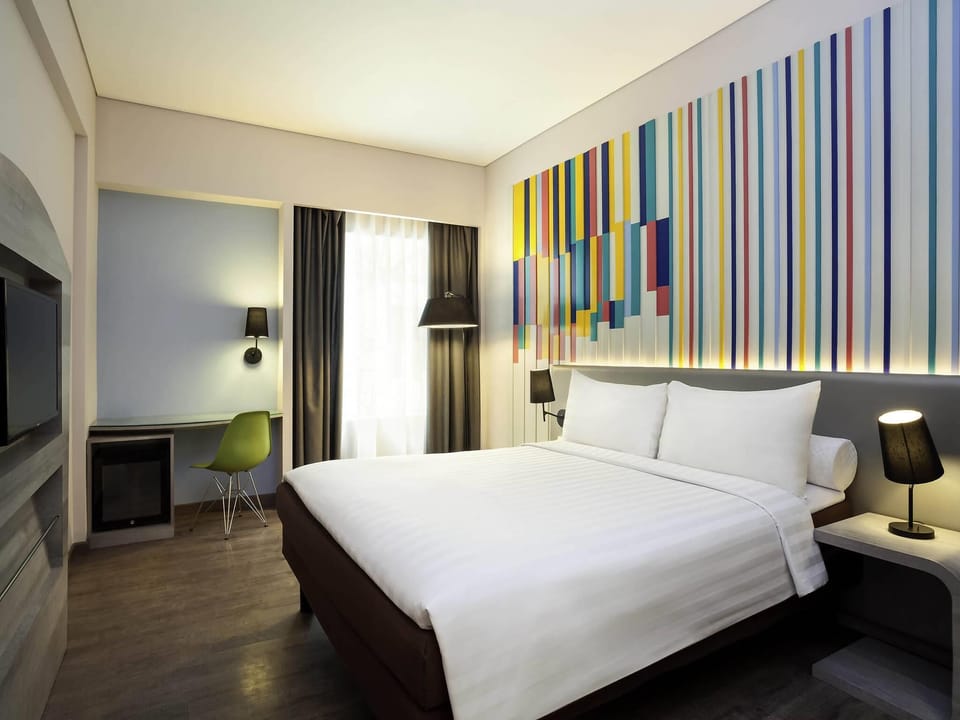 Standard Room, 1 Double Bed | Minibar, in-room safe, desk, blackout drapes