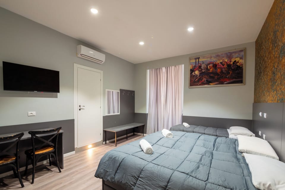 Annex Superior Triple Ensuite | In-room safe, desk, free WiFi, bed sheets