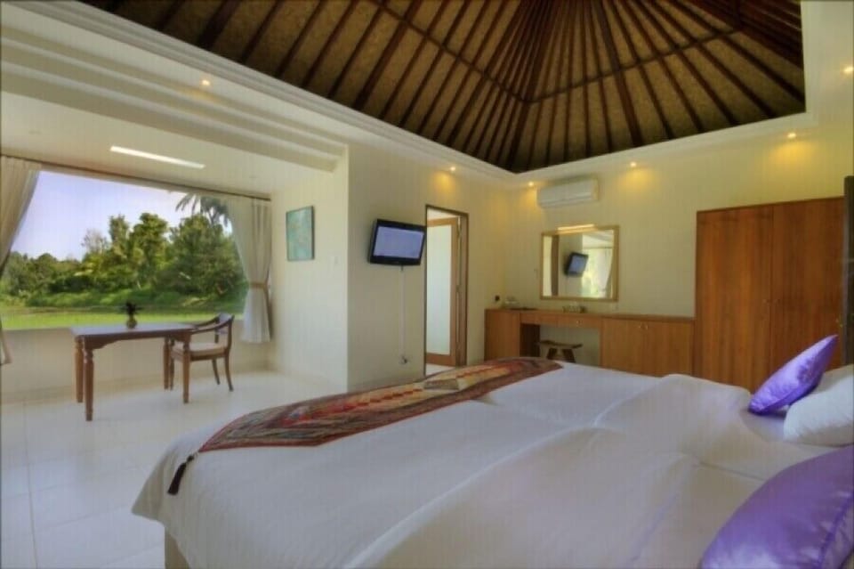 Deluxe Suite | Select Comfort beds, minibar, in-room safe, cribs/infant beds