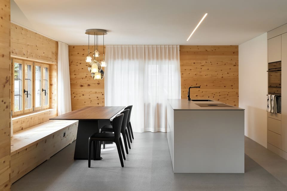 Deluxe Apartment, 2 Bedrooms, Mountain View (incl. Cleaning & Bedding Fee) | In-room dining