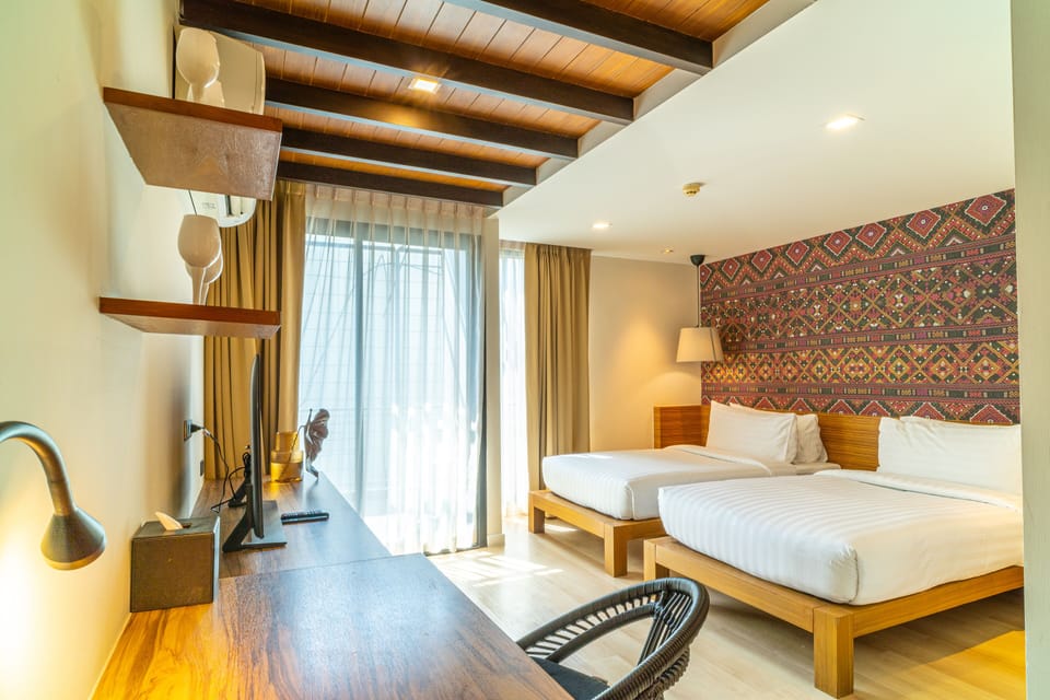 Superior Room, Corner | Minibar, in-room safe, blackout drapes, iron/ironing board