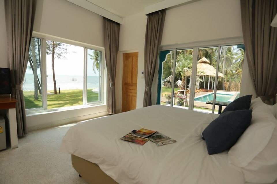 Standard Room, Sea View | Desk