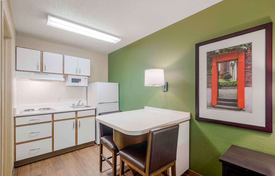 Deluxe Studio, 1 King Bed with Sofa bed, Non Smoking | Private kitchen | Fridge, microwave, stovetop