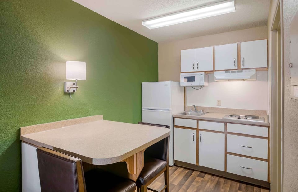Studio, 2 Double Beds, Non Smoking | Private kitchen | Fridge, microwave, stovetop