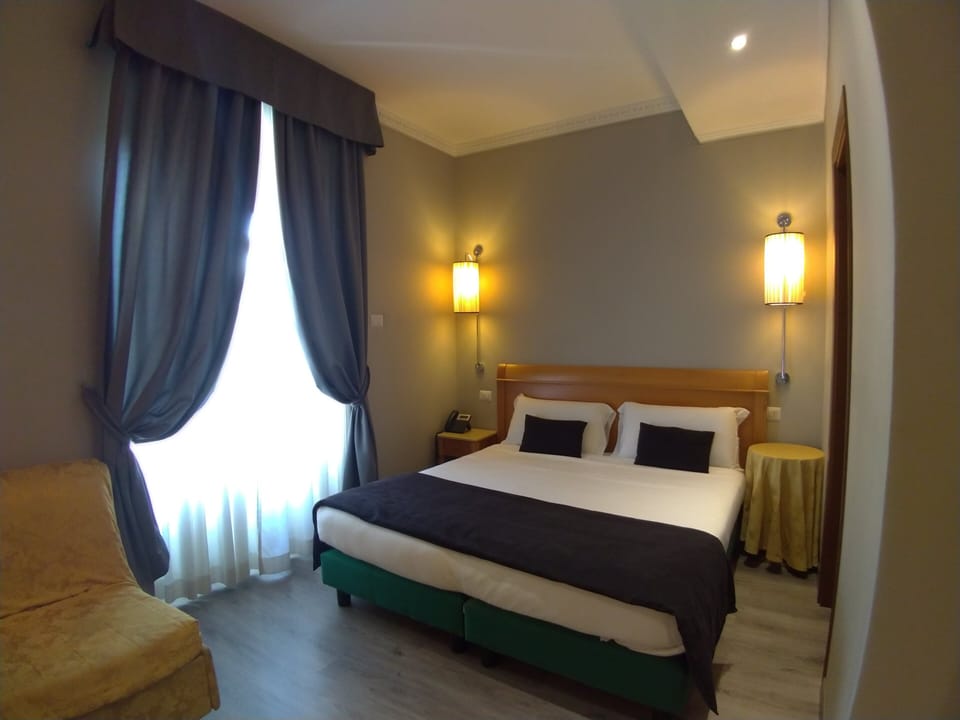 Double Room | Desk, free WiFi, bed sheets