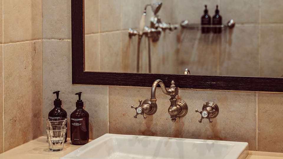Deluxe Double Room, Accessible | Bathroom | Shower, hair dryer, towels