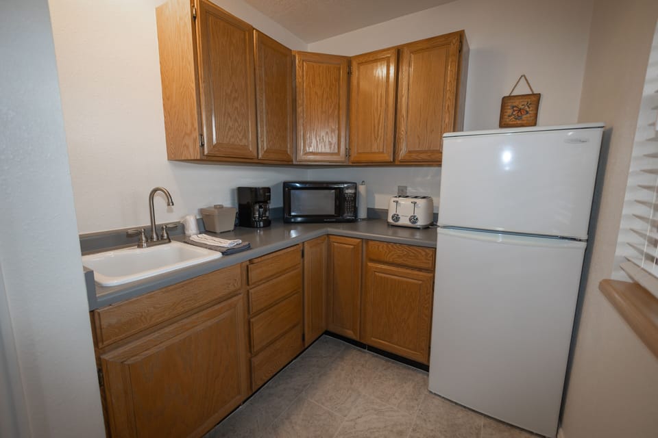 Cabin, 2 Bedrooms | Private kitchen | Mini-fridge