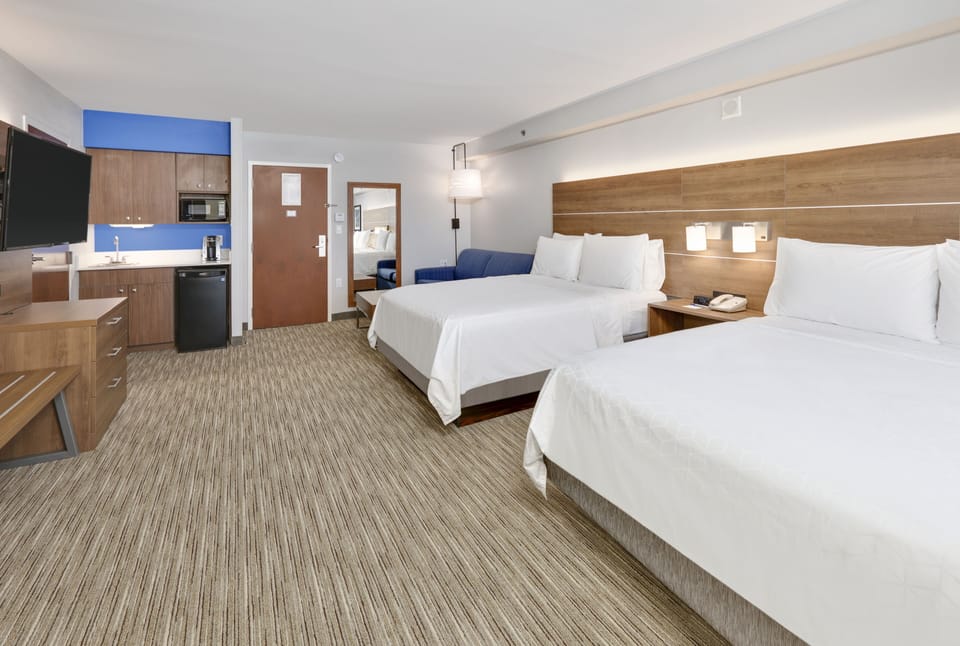 Suite, 2 Double Beds | Hypo-allergenic bedding, in-room safe, desk, laptop workspace