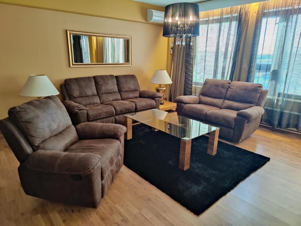 Standard Quadruple Room | Minibar, desk, free WiFi, bed sheets