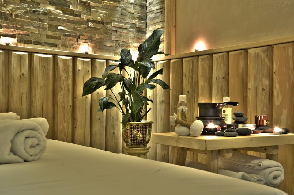 Sauna, hot tub, body treatments, aromatherapy, hot stone massages