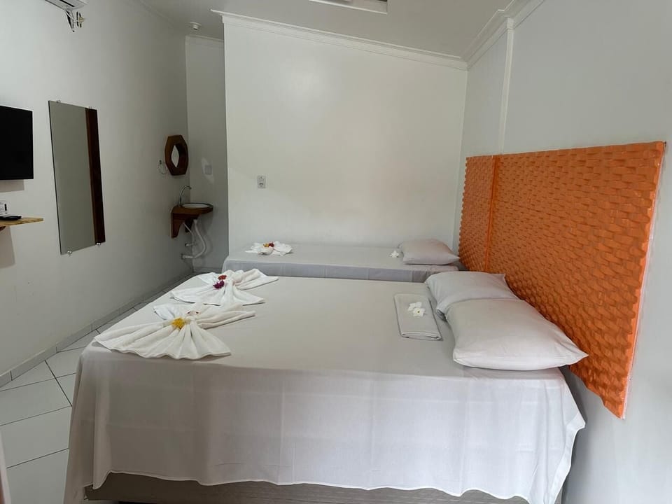 Basic Twin Room | Bathroom | Shower, rainfall showerhead, hair dryer, towels