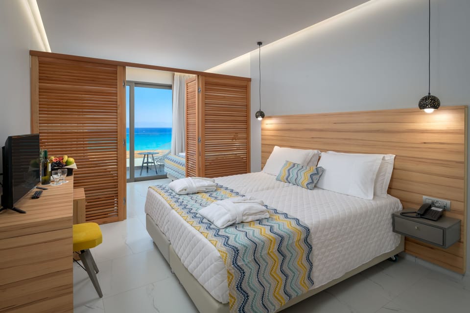 Superior Family, Sea View | In-room safe, bed sheets