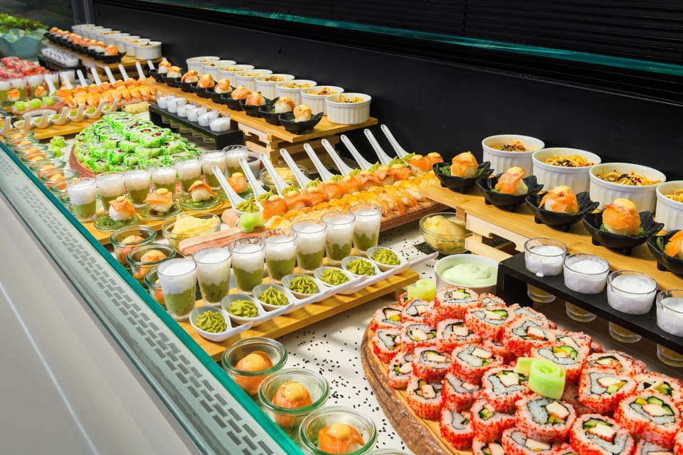 Lunch and dinner served, international cuisine