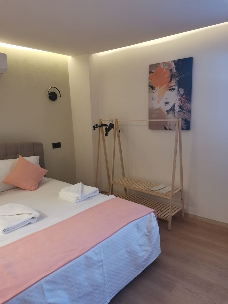 Economy Double Room, 1 Queen Bed | Egyptian cotton sheets, premium bedding, Select Comfort beds, free WiFi