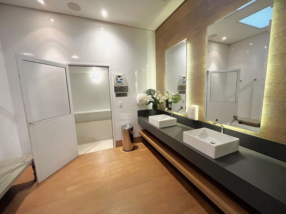 Steam room 