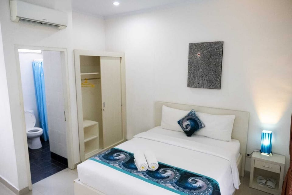 Superior Room, 1 Queen Bed | Desk, laptop workspace, free WiFi, bed sheets