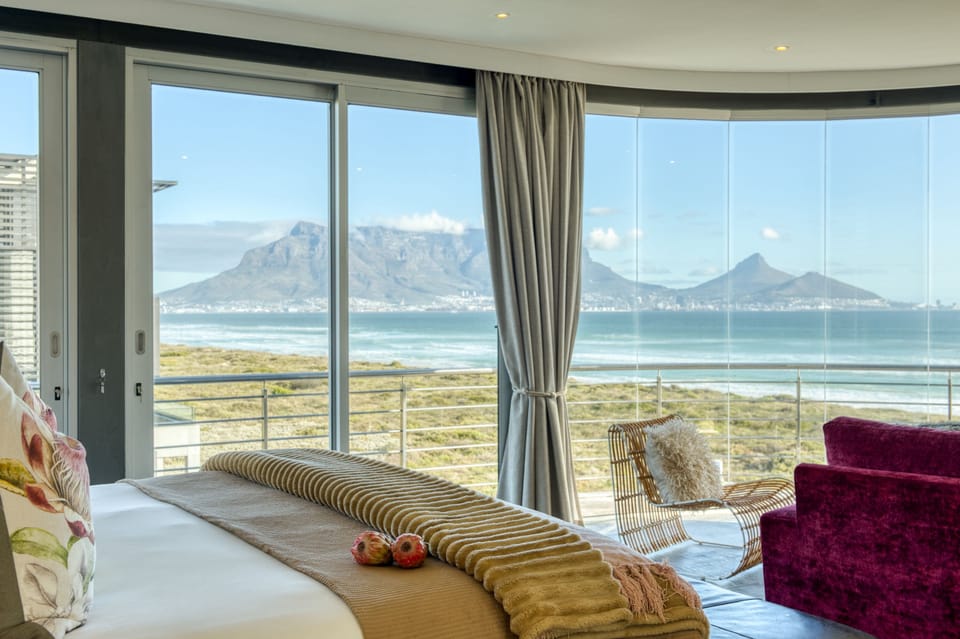 Premier Studio Suite, Ocean View | Hypo-allergenic bedding, minibar, in-room safe, individually decorated