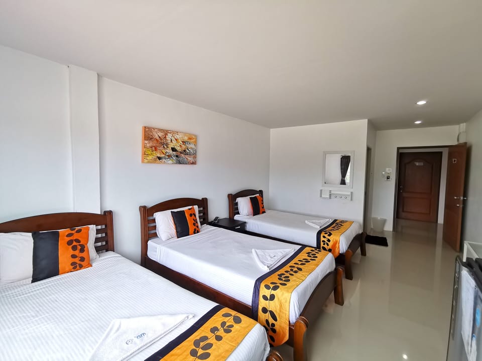 Triple Room | Premium bedding, WiFi (free), individually furnished, bed sheets
