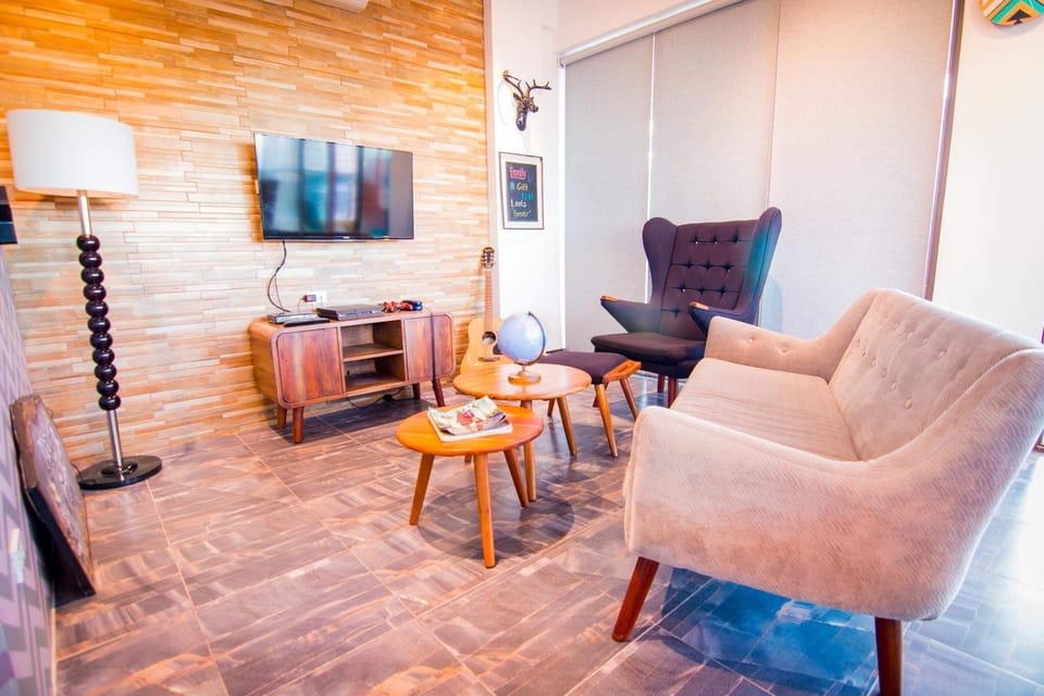 Presidential Penthouse, 1 Queen Bed, Smoking, City View | Living area