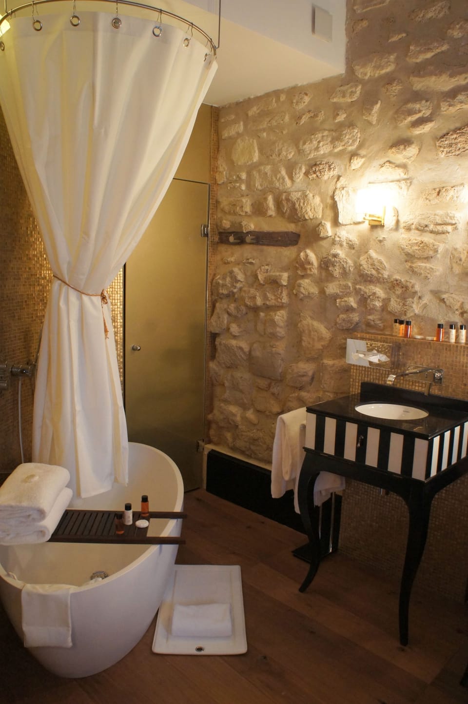 Classic Double Room, Bathtub | Bathroom | Hair dryer, bathrobes, towels