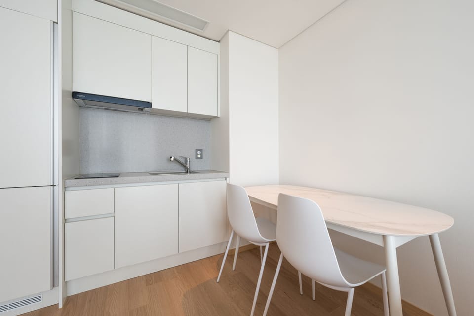 Ocean Suite Family | Private kitchenette | Fridge, cookware/dishes/utensils
