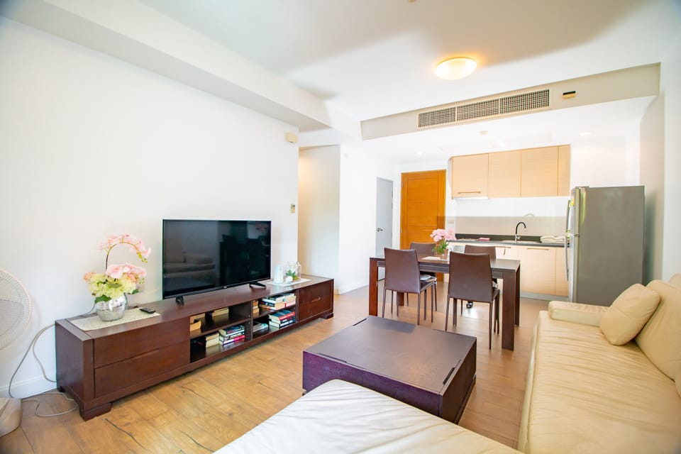 2 Bedrooms Apartment on 1st Floor | Living area | 42-inch flat-screen TV with cable channels, TV