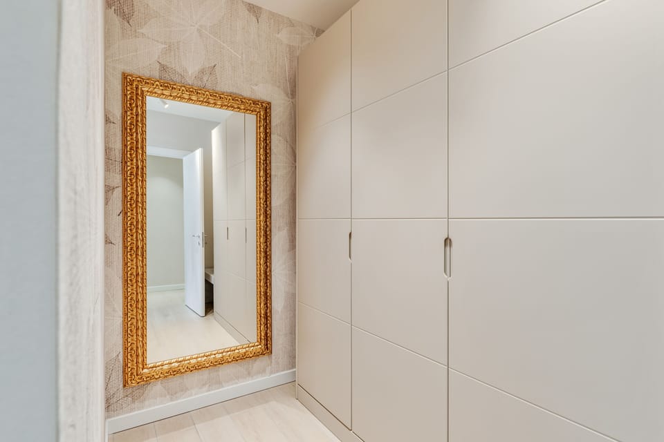 Superior Suite | In-room safe, desk, iron/ironing board, free WiFi