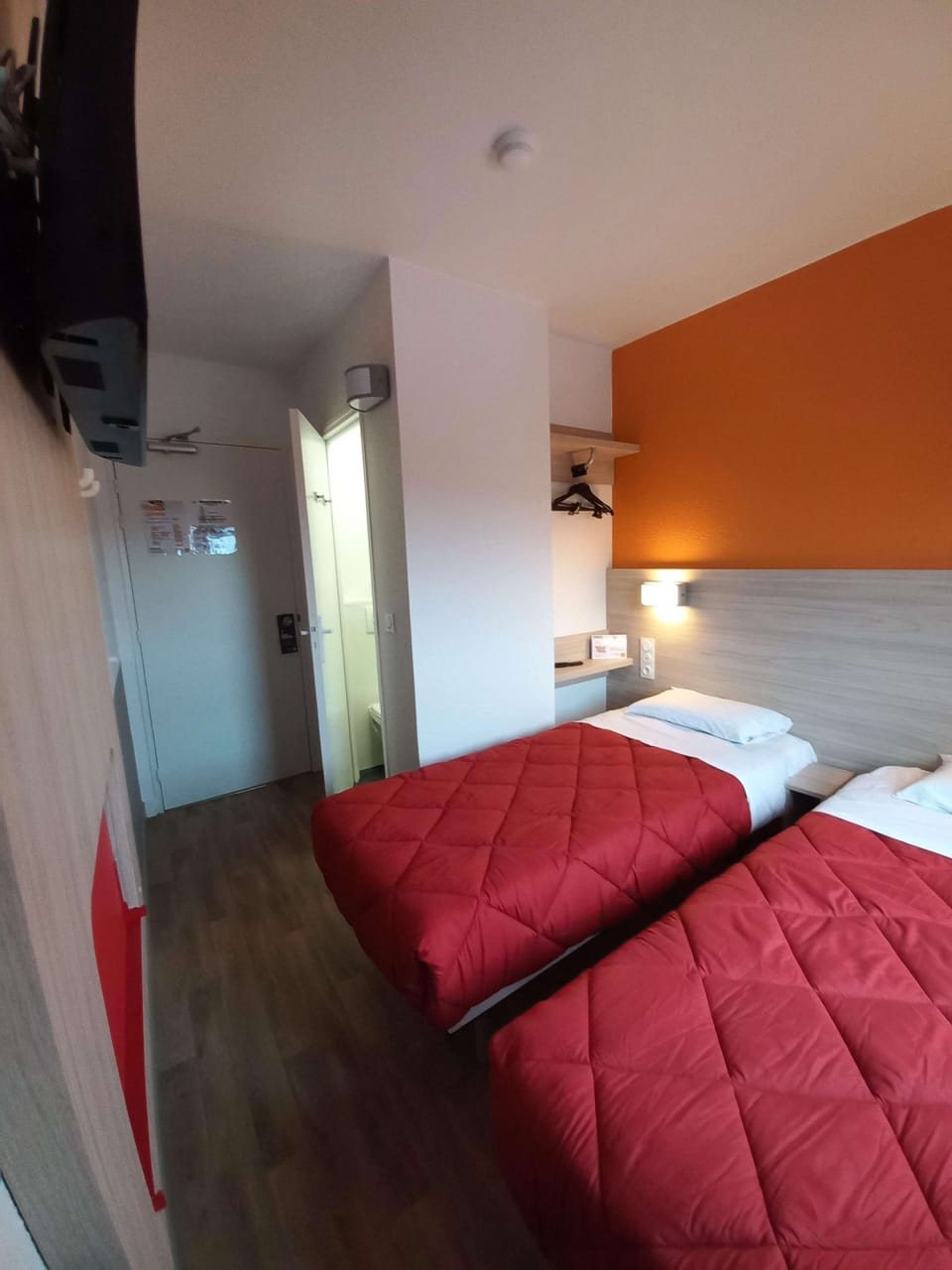 Standard Room, 2 Twin Beds | Premium bedding, desk, laptop workspace, blackout drapes