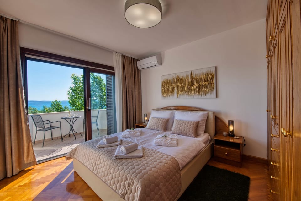 Design Villa, 5 Bedrooms, Hot Tub, Sea View | 5 bedrooms, memory foam beds, in-room safe, individually decorated