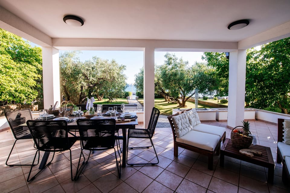 Design Villa, 5 Bedrooms, Hot Tub, Sea View | Terrace/patio