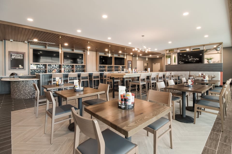 Breakfast, lunch, dinner served; American cuisine 