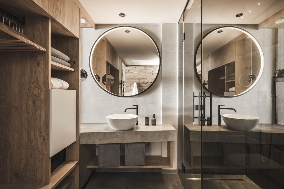 Spring water tub, hair dryer, bathrobes, towels