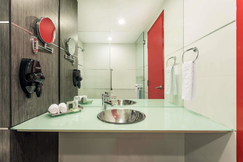 Shower, free toiletries, hair dryer, towels