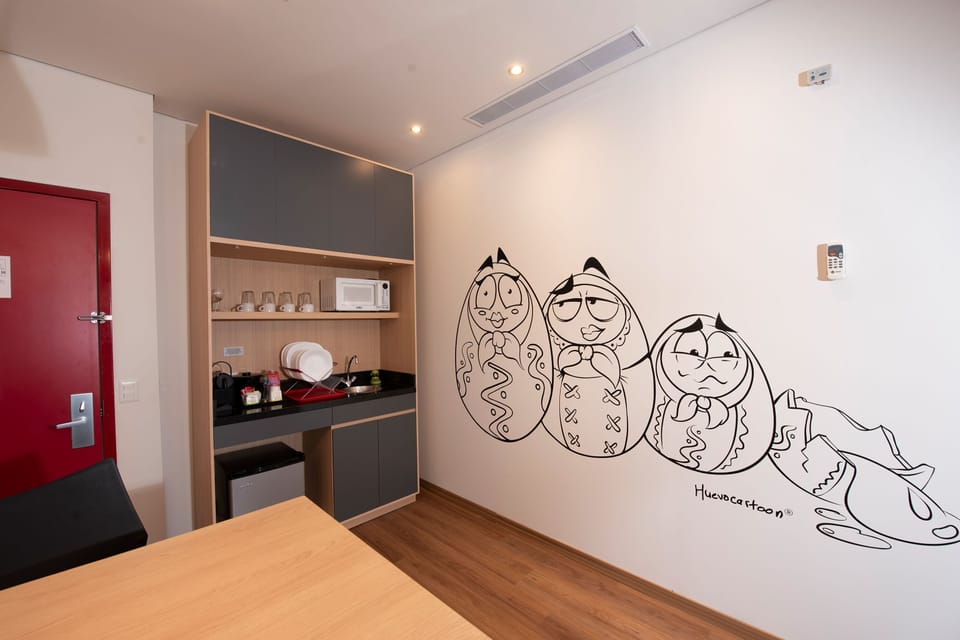 Executive Suite, 1 King Bed with Sofa bed, Hot Tub (Massage Sofa) | In-room safe, desk, iron/ironing board, free WiFi