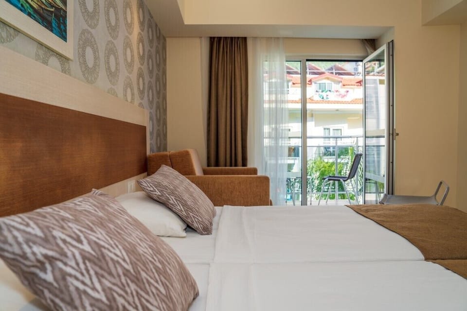 Superior Standard Room | Soundproofing, bed sheets