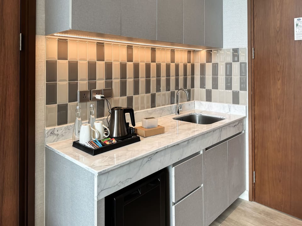 Superior Twin Room (Executive) | Private kitchenette | Coffee/tea maker